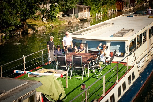 CRUCEROS FRANCIA CANAL DE BORGOÑA ABSOLUUT2 CRUCEROS DE LUJO CANALES CRUCEROS FLUVIALES BARCOS PEQUEÑOS CHARTER HOTEL BARGE BURGUNDY CRUISES FRANCE LUXURY CHARTER FAMILY CHARTER